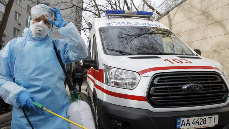 Ukrajna: még mindig 9 ezer fölött a napi új fertőzöttek száma