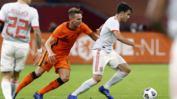 Döntetlen a holland–spanyol, a portugálok hét góllal nyertek