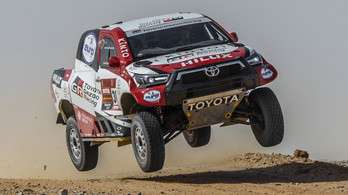 Ezzel megy a Dakarra a Toyota