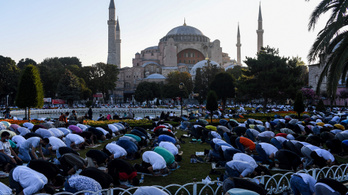 Jogi csatározás indul a mecsetté alakítás miatt Isztambulban