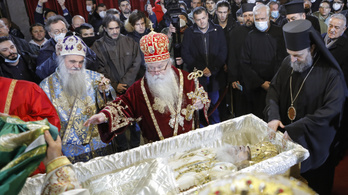 Több ezren kísérték utolsó útjára a koronavírus szövődményeiben elhunyt szerb ortodox egyházfőt