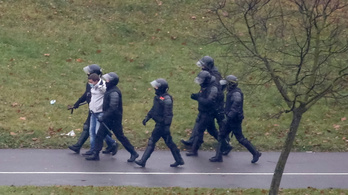 Több mint háromszáz embert vettek őrizetbe a vasárnapi tüntetés után Belaruszban