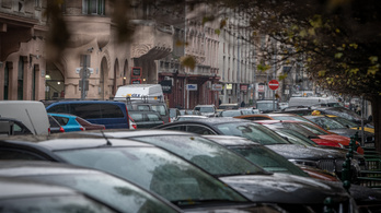 Meghosszabbítják az éves parkolási engedélyeket a fővárosban