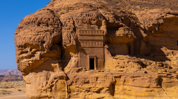 Szaúd-Arábia a külföldi turisták előtt is megnyitja az ókori Hegra városát