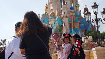 Több mint harmincezer dolgozót küld el a Disney