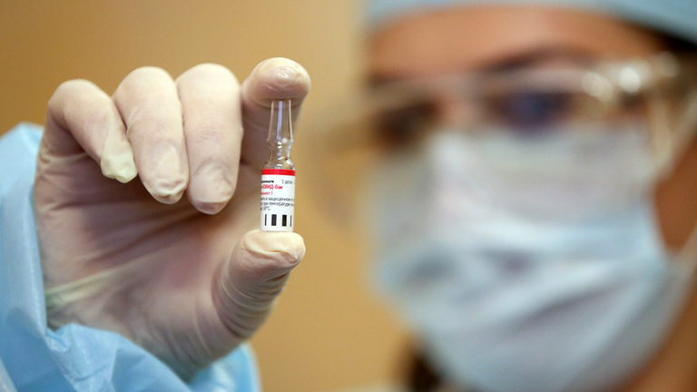 Orosz vakcina: indulhat-e az oltás uniós engedély nélkül?