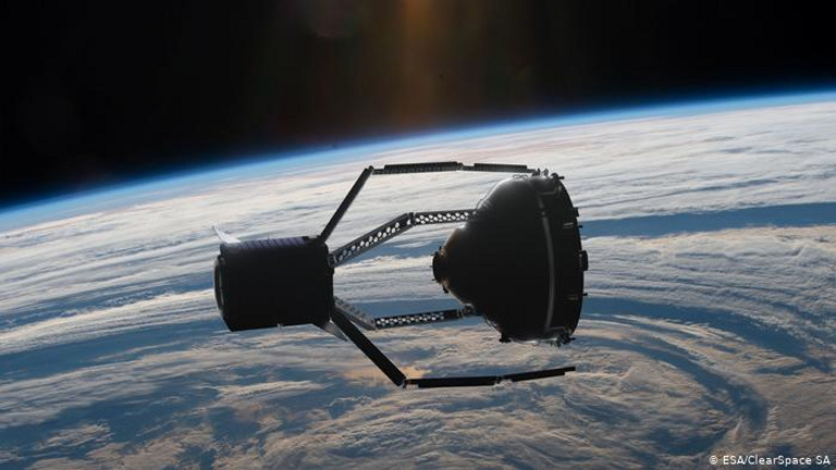 Az Európai Űrügynökség kezdi az űrtakarítást