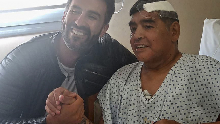 Emberölés gyanúja miatt tartottak házkutatást Maradona orvosánál
