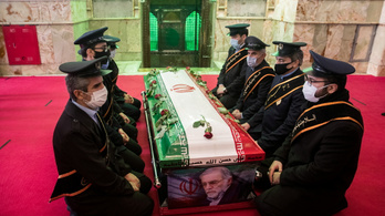 Eltemették és mártírrá avatták Mohszen Farizadét