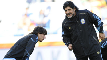Messi miért nem kötheti meg Maradona cipőfűzőjét?