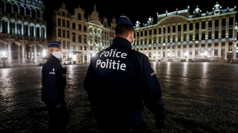 A belga sajtó teregette ki Szájer ügyét