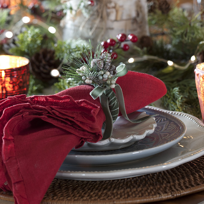 Álomszép karácsonyi terítékek Szentestére: pár dísz is sokat dob az ünnepi asztalon