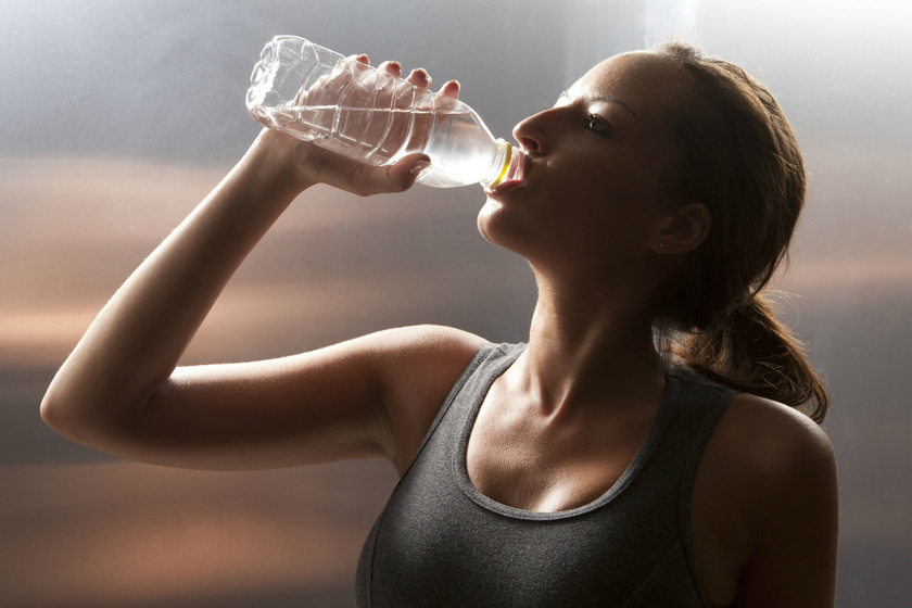 Mi történik a szervezeteddel, ha 4 hétig csak tiszta vizet iszol? Nem csupán a szellemi teljesítményt növeli