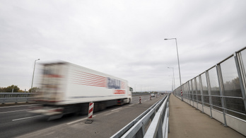 Jó tempóban lehet közlekedni a főváros felé, Polgárnál hídjavítás okoz fennakadást