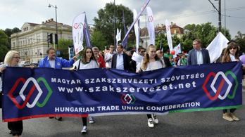 Tiltakoznak a szakszervezetek, mert a munkáltatók megint a rabszolgatörvényt erőltetik