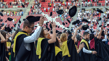 A magyar fiatalok több mint háromnegyede vágyik diplomára
