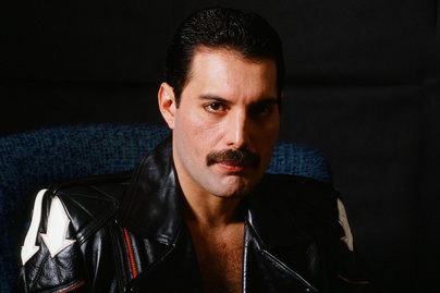 Ez a sármos pasi Freddie Mercury ritkán látott unokaöccse: fotókon Samuel