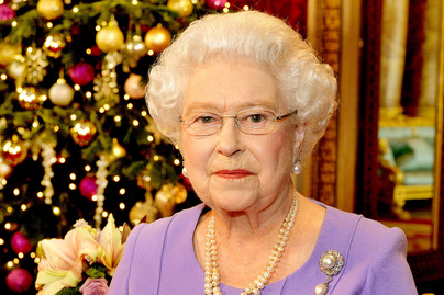 Lélegzetelállító a windsori kastély karácsonyi dekorációja: II. Erzsébet otthonát gyönyörűen díszítették fel