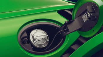 Porsche: a szintetikus benzin egyenértékű a villanyautózással