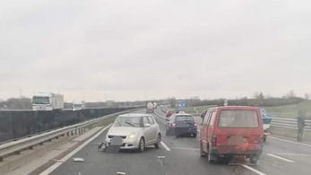 Három autó ütközött össze az M6-oson Érdnél