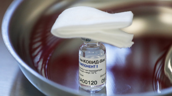 Csak vizsgálati fázisban lenne beadható a koronavírus elleni orosz vakcina