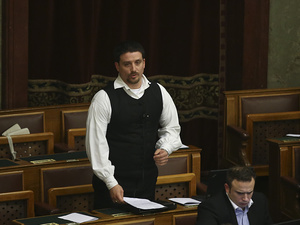 Fideszes nagyágyúk nélkül ment át a választási törvény