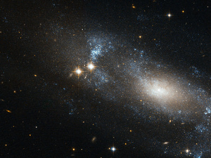 Lötyögő karú spirálgalaxist fotózott Hubble