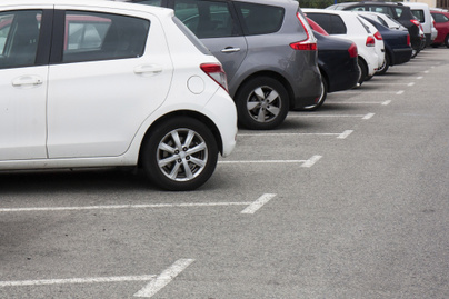 KRESZ-kvíz: tudod, hol tilos parkolni? 8 szabály, amit megállásnál illik ismerni