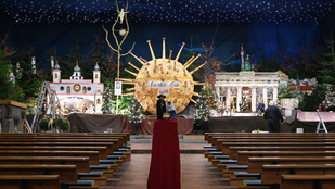 Nagyobb a koronavírus, mint a Jézuska ebben a német templomban