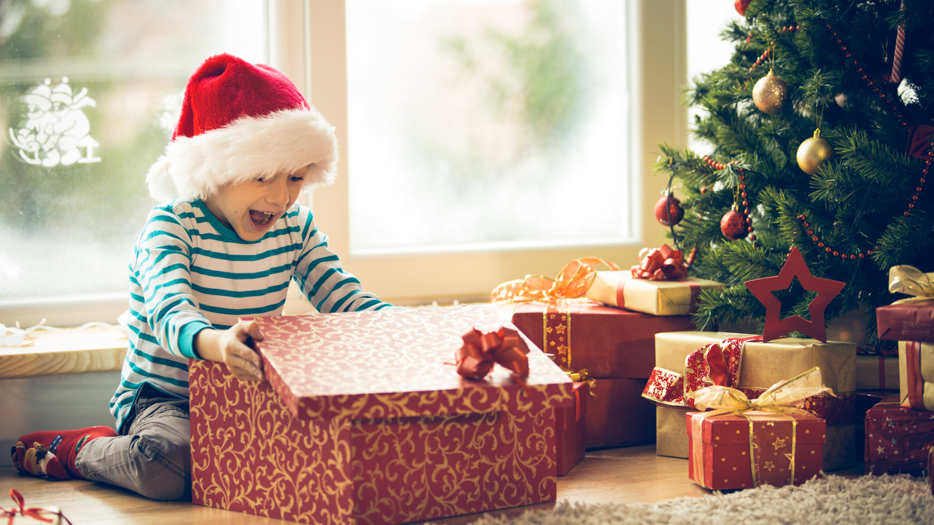 Miért rettentő káros, ha túl sok ajándékot kap a gyerek? Nem csak az önértékelését csökkentheti