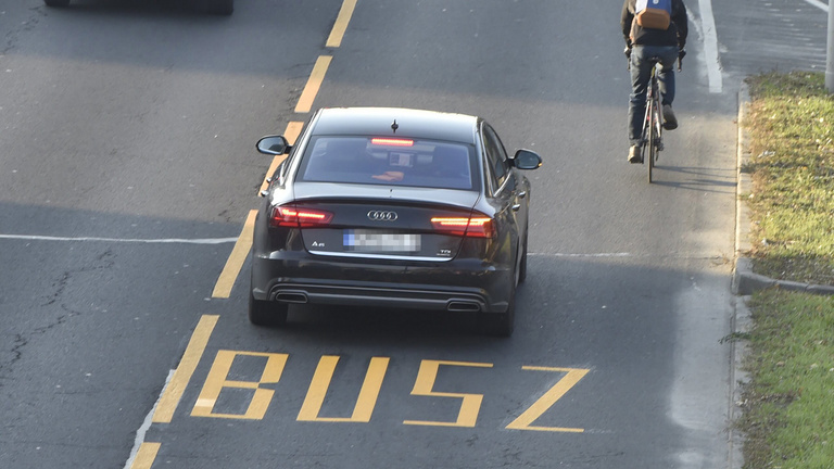 Így mentegetik magukat a szabálytalankodó budapesti autósok