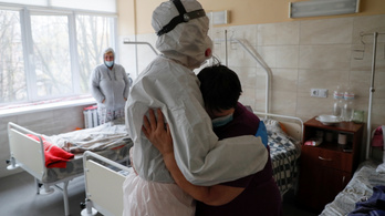 Ukrajnában csaknem 13 ezer új koronavírusos beteget regisztráltak egy nap alatt