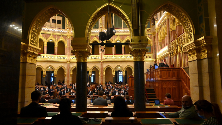 Megszavazta a parlament a választási törvény módosítását