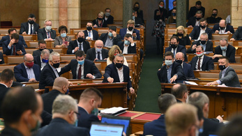 Alaptörvény-módosítás: az ellenzék szerint a Fidesz ezzel szentesítette a rablást