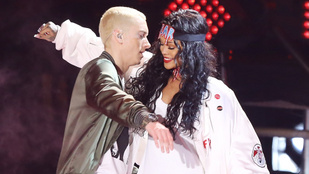 Eminem bocsánatot kér Rihannától, amiért annak idején a nőverő Chris Brown mellett állt ki