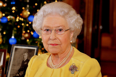 Ezt csinálja Erzsébet királynő karácsonykor: nem fogod elhinni, mi számít hagyománynak a családjában