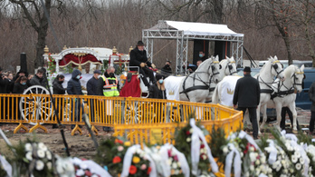 Túl sokan voltak Grófo temetésén, bírságolt a rendőrség