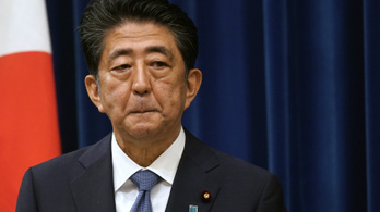 A parlamentben hallgatják meg a finanszírozási visszaéléssel vádolt volt japán miniszterelnököt