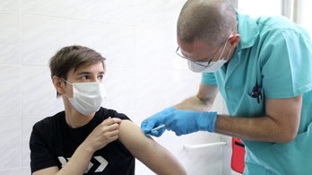 Elsőként a miniszterelnököt oltották be koronavírus elleni vakcinával Szerbiában
