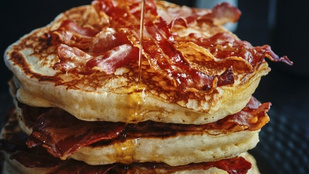 Ha van néhány szabadnapod, ne hagyd ki a reggeli baconös palacsintát!