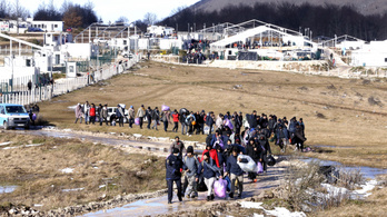 Nem tudták elszállítani egy bezárt menekülttábor lakóit Boszniában