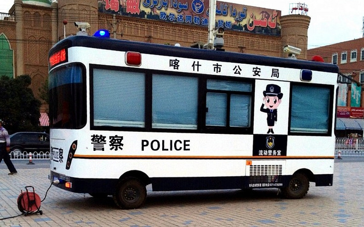 Rengeteg van Kínában a fura kis rendőrbuszból