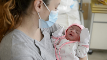 Salgótarjáni kislány az év első babája