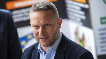 Ujhelyi István szerint Orbán Viktornak nincs oltási stratégiája, csak oltási tervecskéje