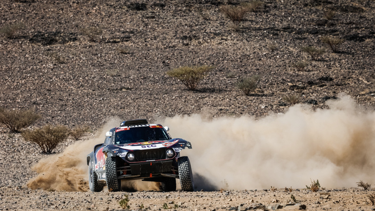 Carlos Sainz nyerte a Dakar-rali első szakaszát