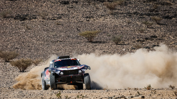 Carlos Sainz nyerte a Dakar-rali első szakaszát