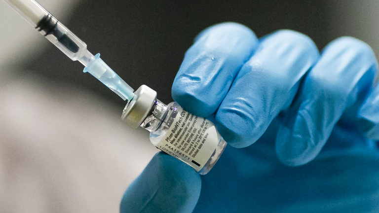 Még több vakcina beszerzéséről tárgyal az Európai Bizottság