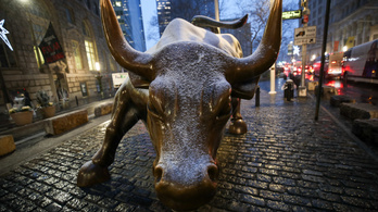 Félnek a Wall Streeten