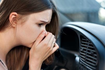 5 furcsa szag a kocsiban, amit nem szabad félvállról venni: komoly hibára figyelmeztetnek