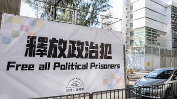 Ellenzéki politikusok, demokráciapárti aktivisták tucatjait vették őrizetbe Hongkongban